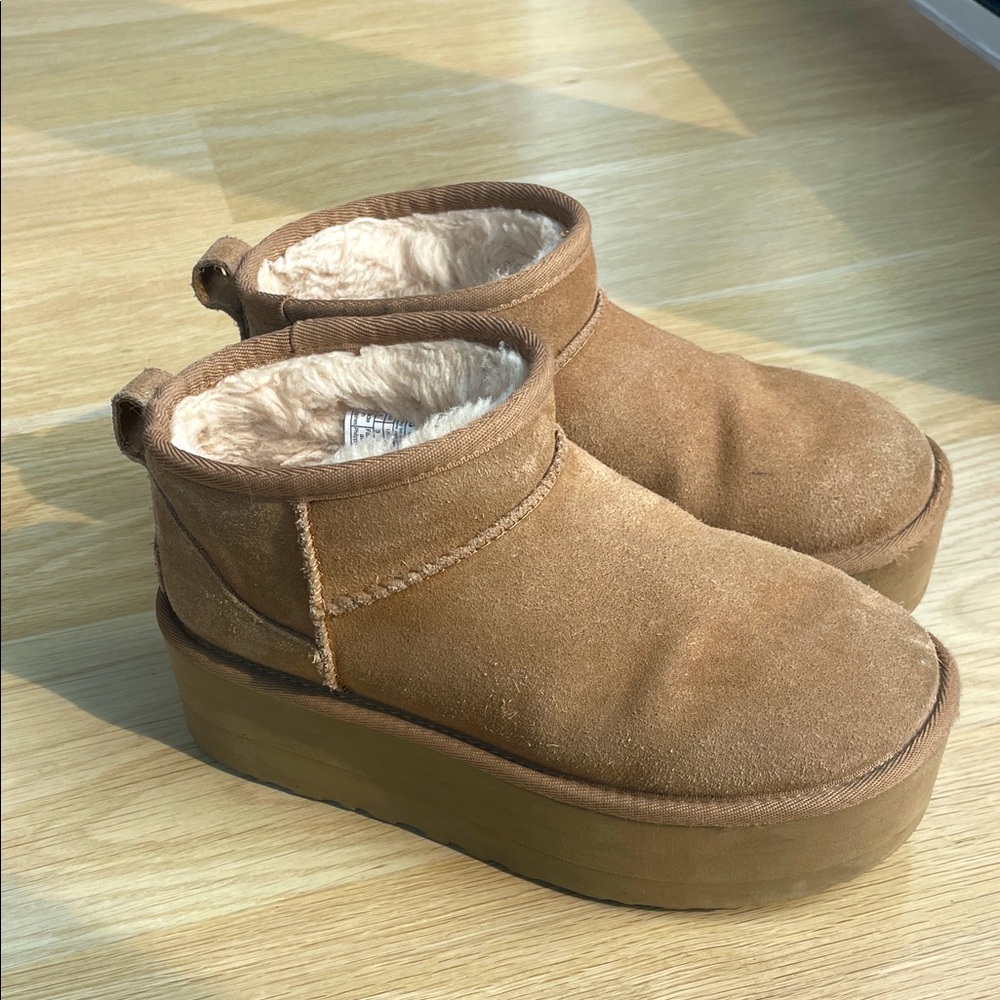 UGG Classic Ultra Mini Platform in Chestnut, size 5 big kid